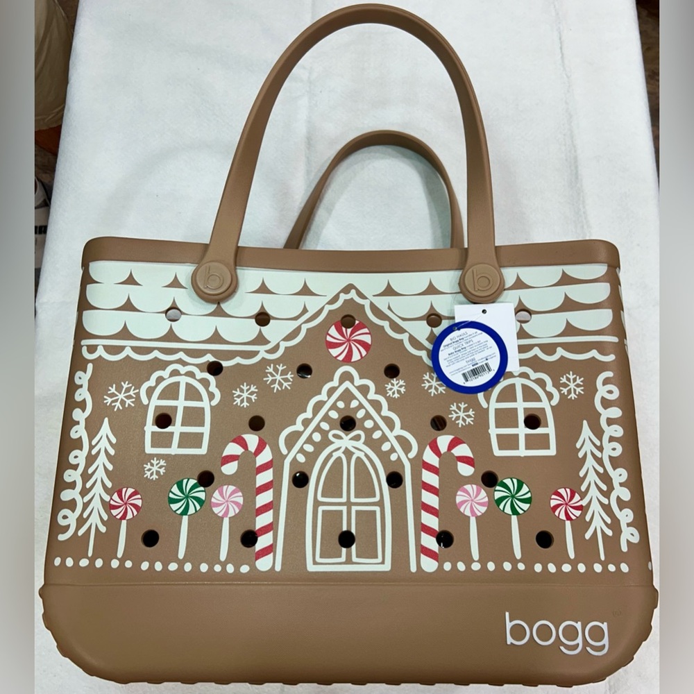 NWT LARGE BOGG BAG Gingerbread House Holiday Tote - Brown and White